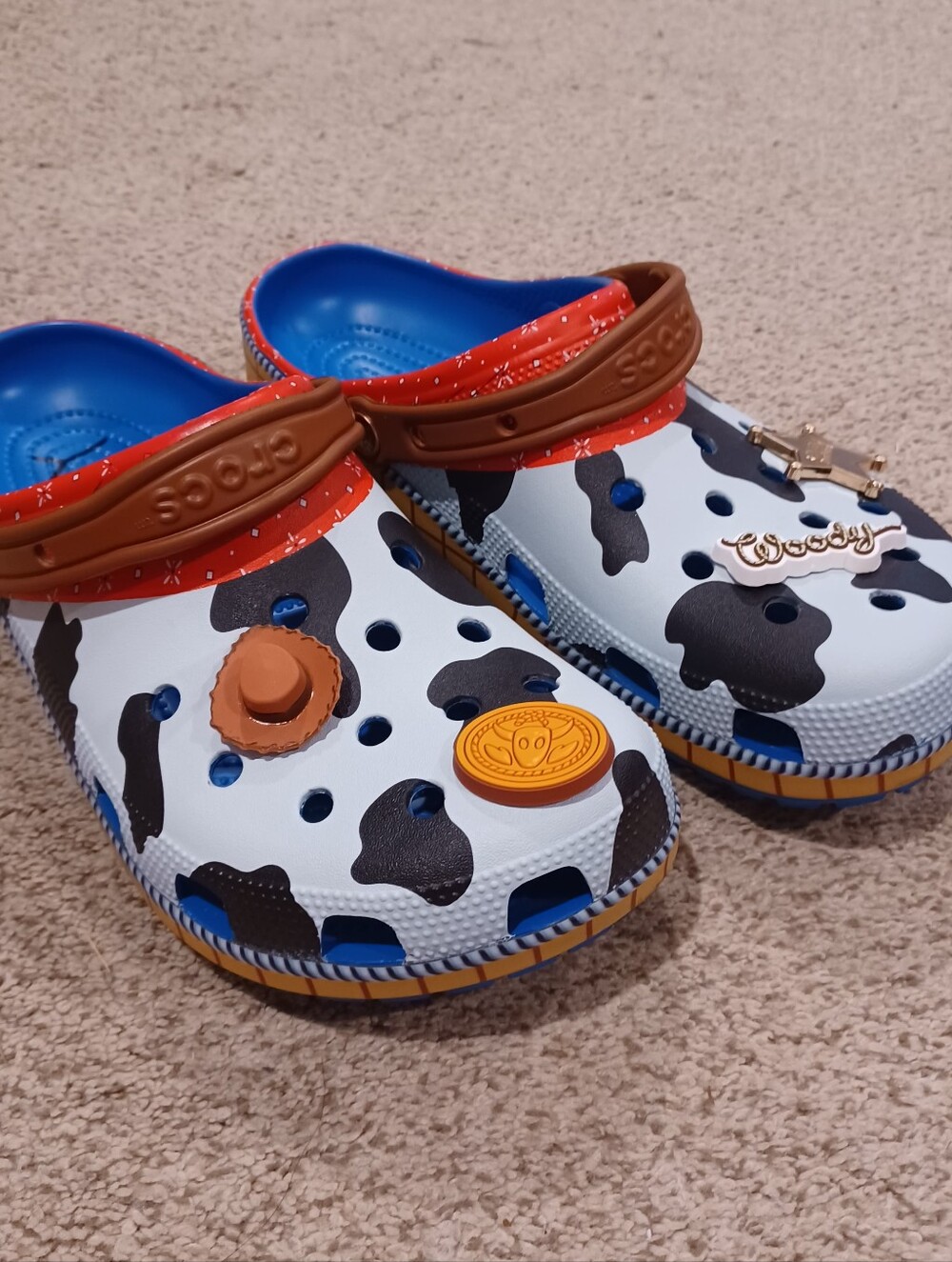 Crocs Classic Clog Toy Story Woody edition W/ character Jibbitz™ charms. Size 12